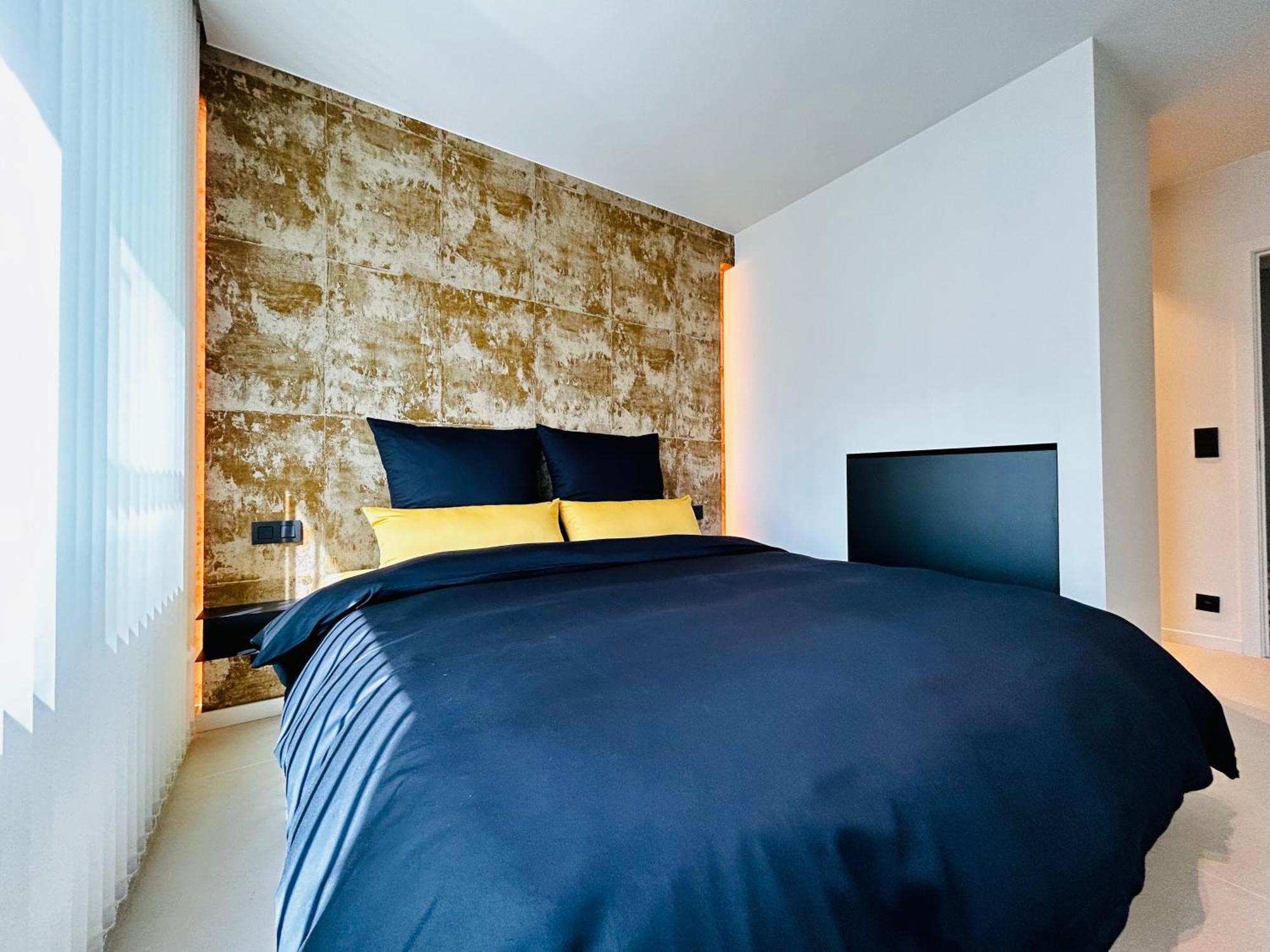 Serenity 1201 * Ostend