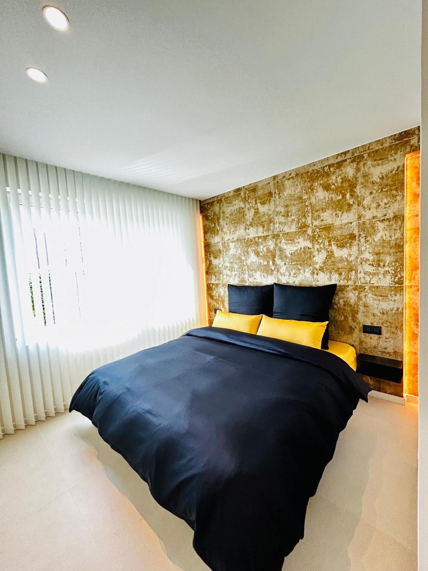 Serenity 1201 * Ostend